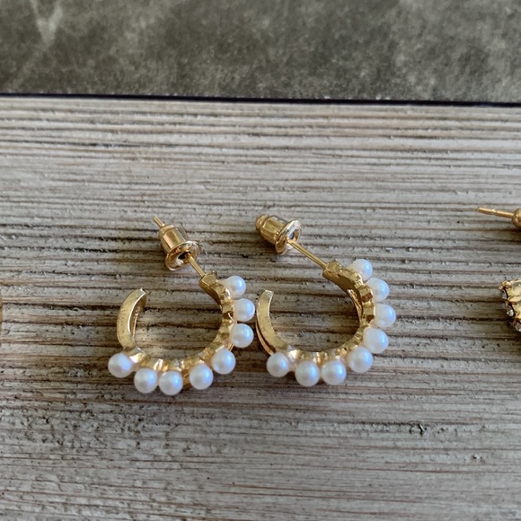 6/$8 NEW Gold Tone Hoop Earrings - Picture 6 of 15